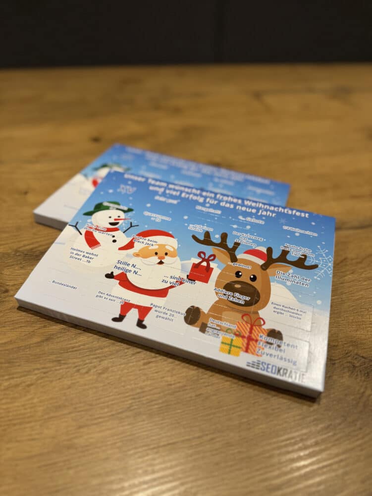 Zwei Adventkalender mit schokolade