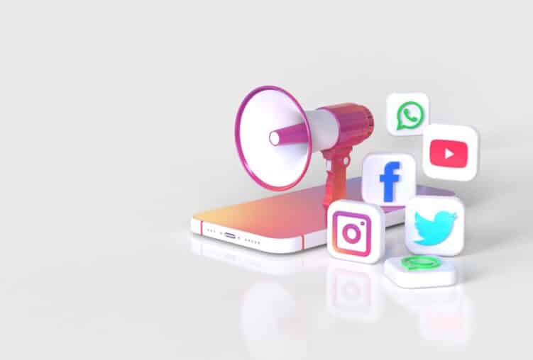 Illustration eines handys mit social media icons
